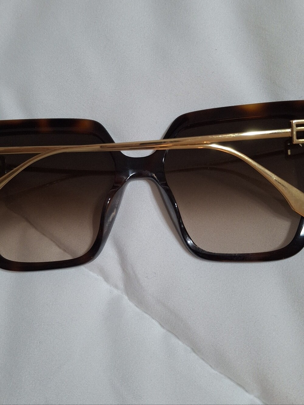 Fendi Oversized Square Tortoiseshell Sunglasses - Brown Gradient - Picture 4 of 6